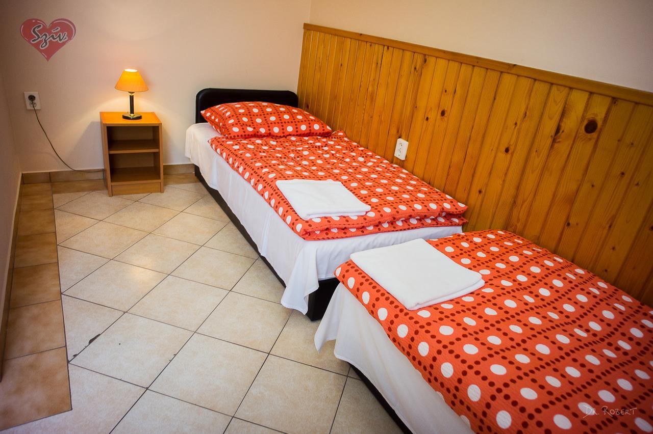 Civis Szallashely Debrecen Extérieur photo