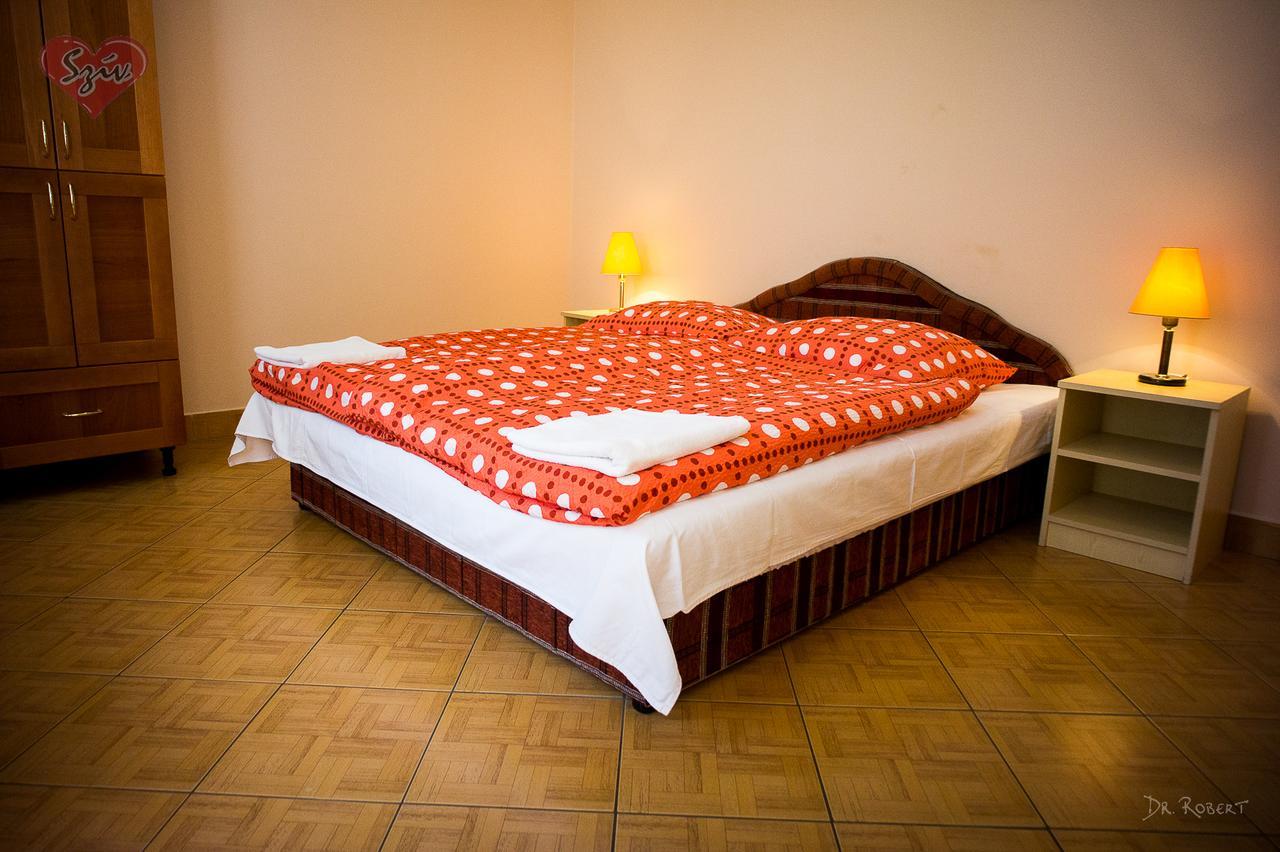 Civis Szallashely Debrecen Extérieur photo