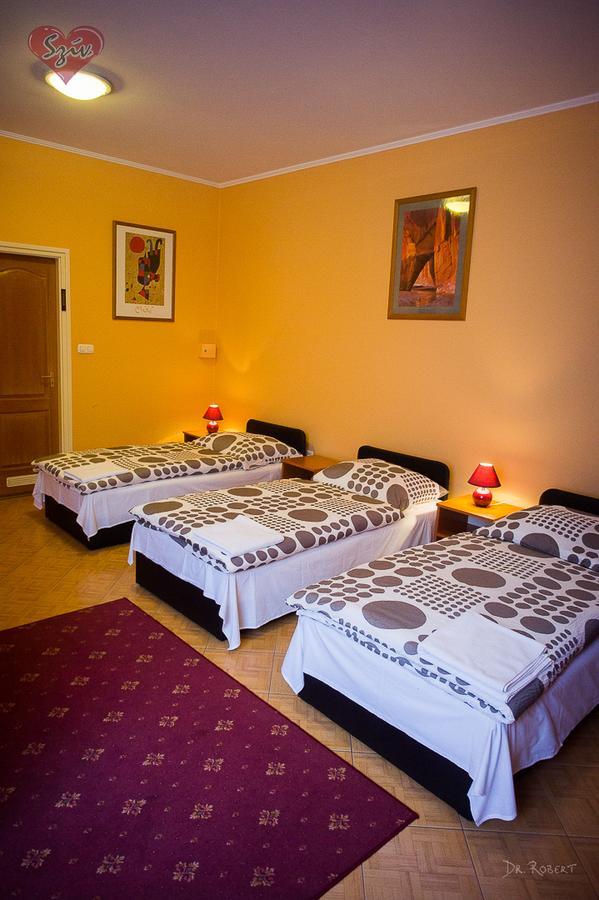 Civis Szallashely Debrecen Extérieur photo