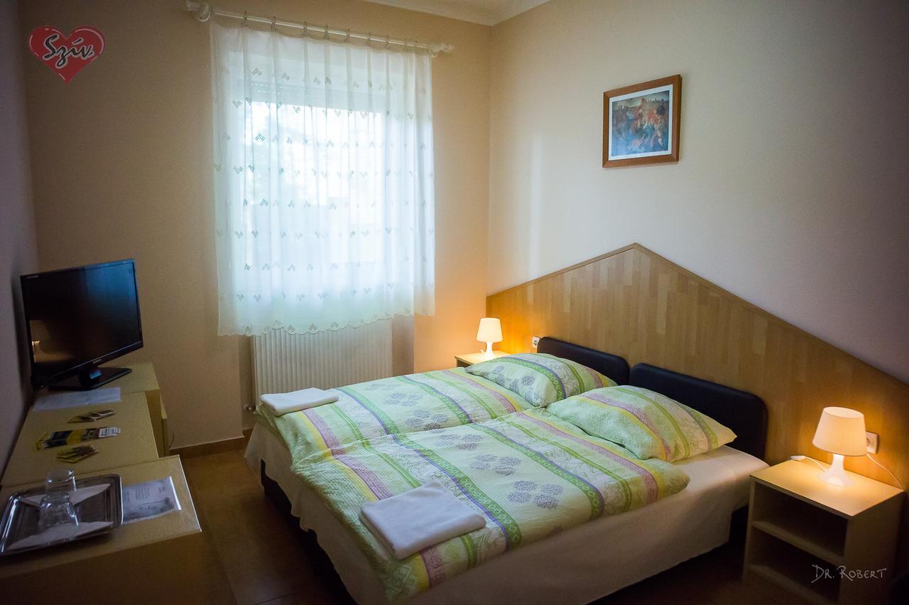 Civis Szallashely Debrecen Extérieur photo