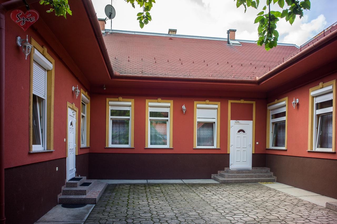 Civis Szallashely Debrecen Extérieur photo
